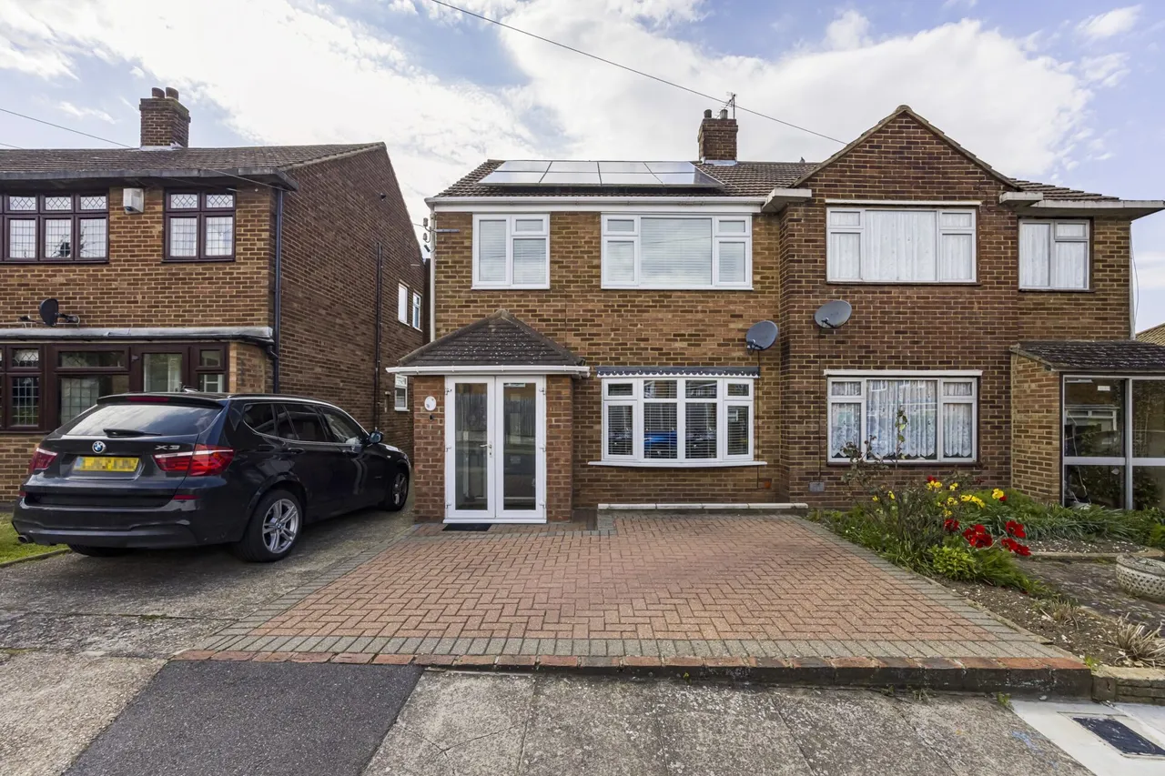 4 bed house for sale — Tynedale Close, Dartford