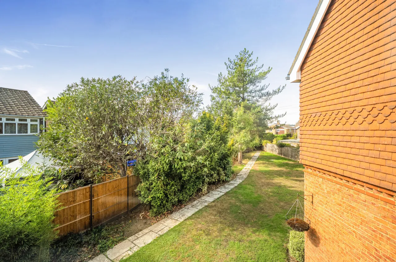 Finchampstead Road, Wokingham, Berkshire, RG41 2PF, photo 4