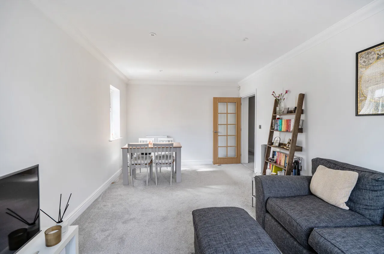 Finchampstead Road, Wokingham, Berkshire, RG41 2PF, photo 6