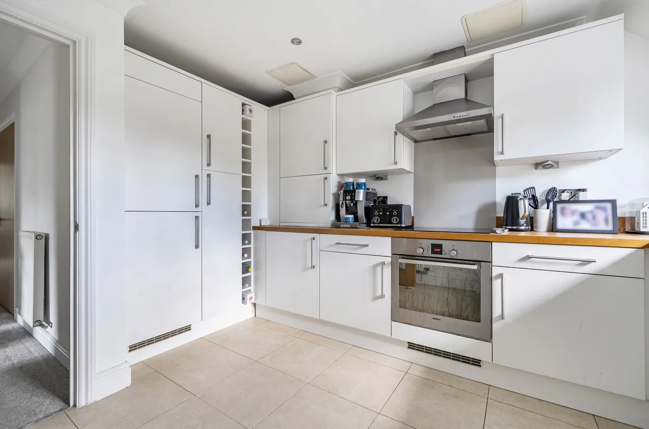 Finchampstead Road, Wokingham, Berkshire, RG41 2PF, photo 9