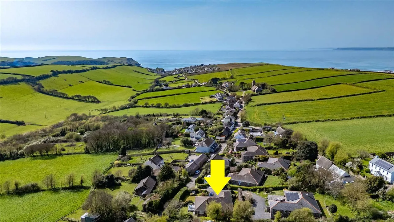 Eddystone Rise, Galmpton, Kingsbridge, Devon, TQ7 3EY, photo 2