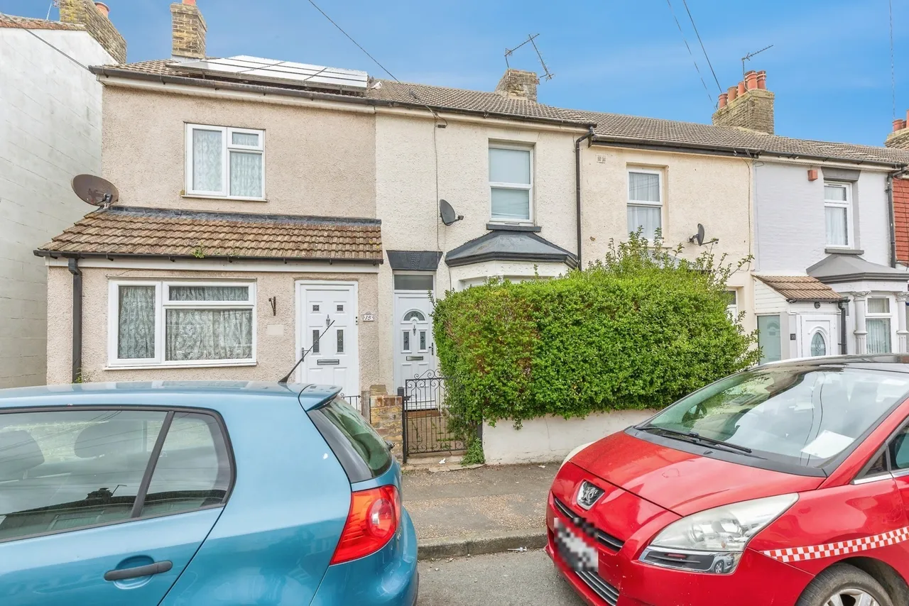 2 bed house for sale, Bingham Road, Rochester, ME2