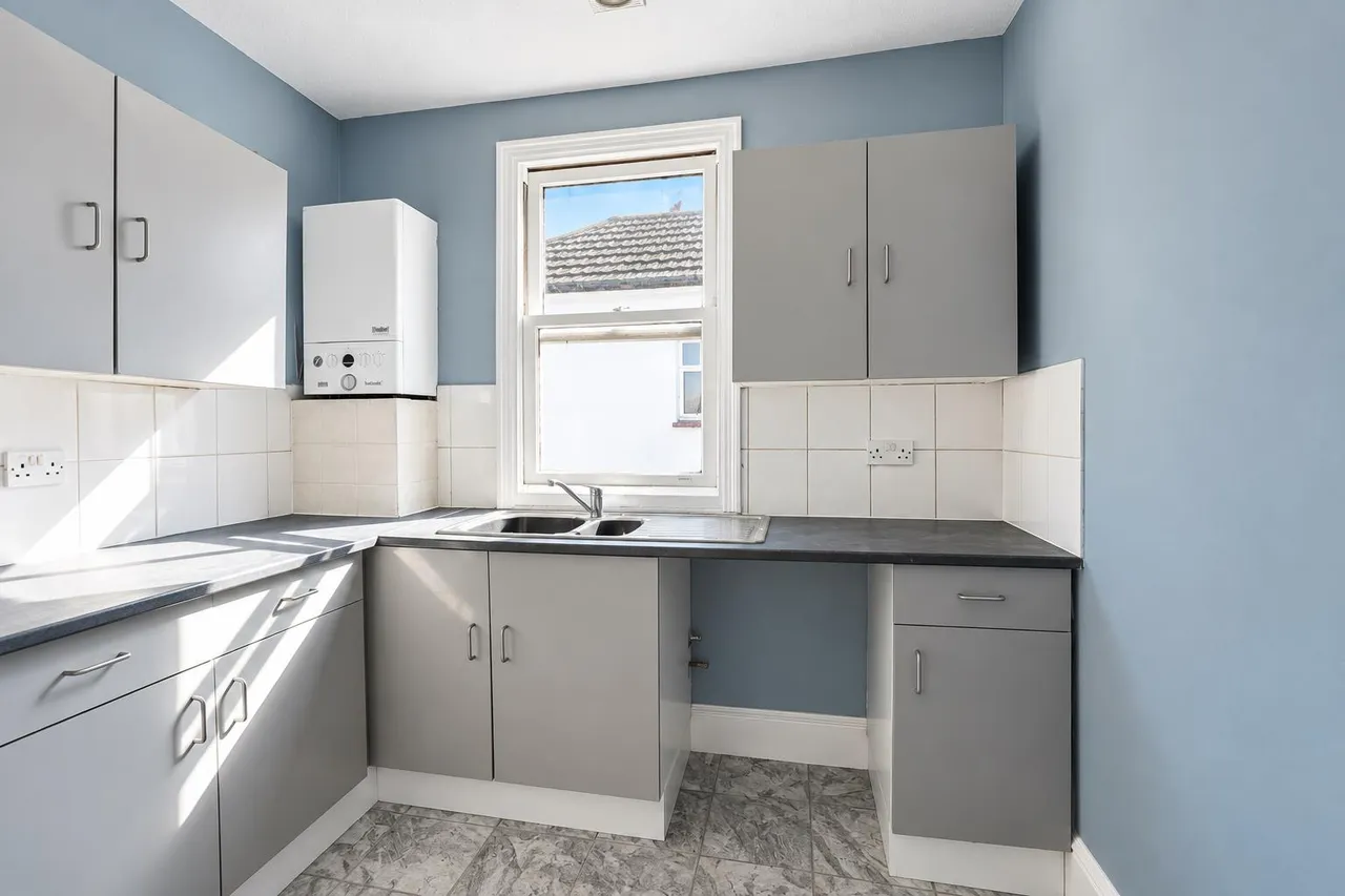 Burdett Avenue, Westcliff-On-Sea, photo 3
