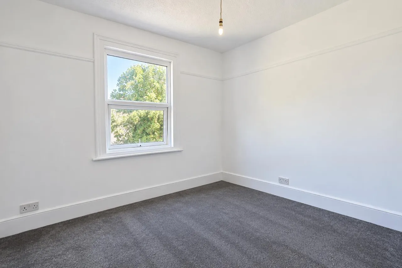 Burdett Avenue, Westcliff-On-Sea, photo 5