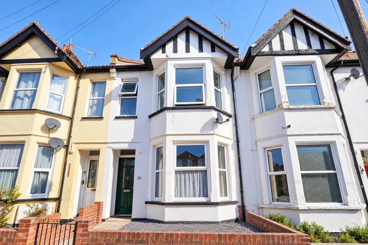 2 bed flat to rent, Burdett Avenue, Westcliff-On-Sea