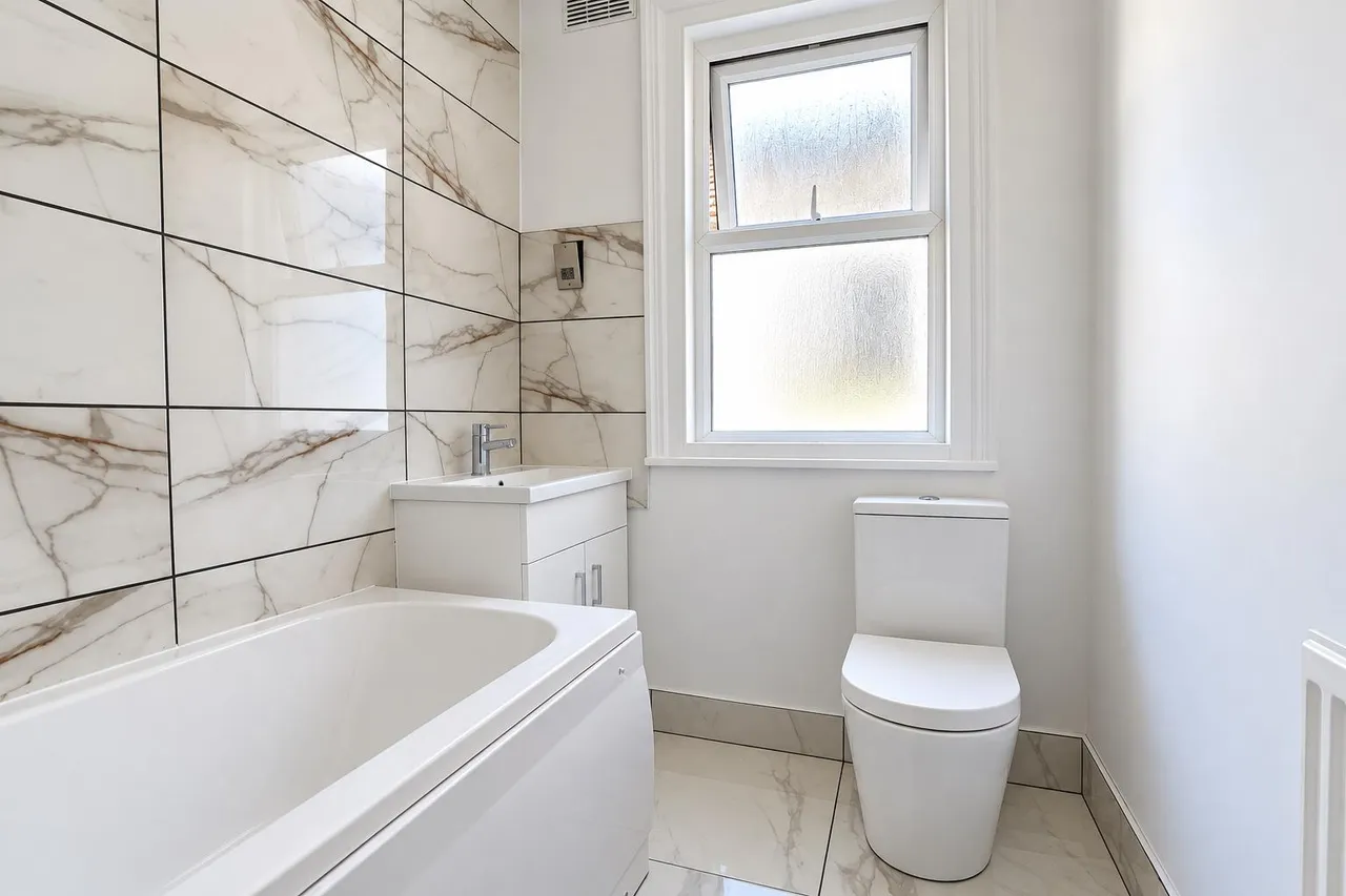 Burdett Avenue, Westcliff-On-Sea, photo 4