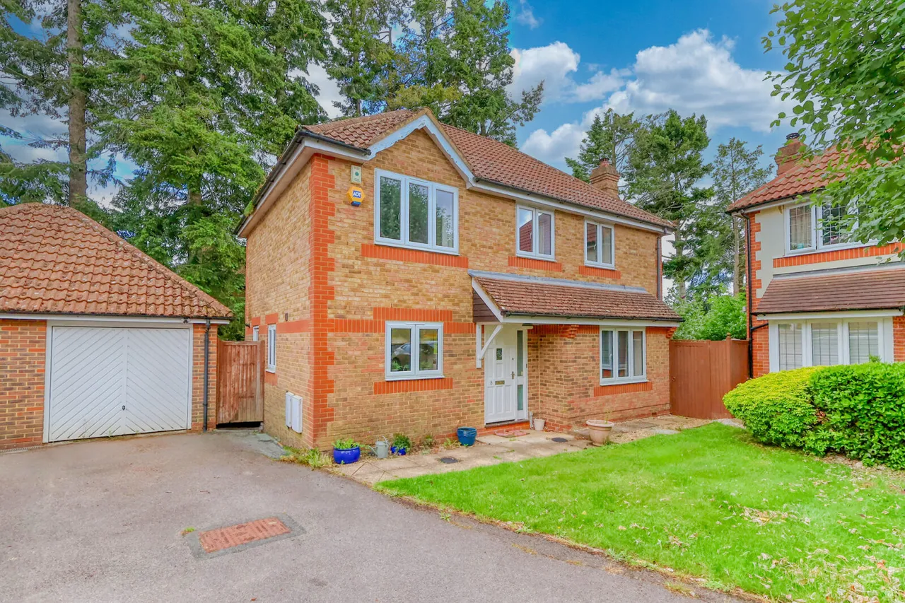 4 bed house for sale, Lyndon Gardens, High Wycombe, HP13