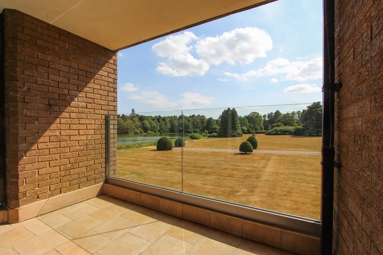 Lakeside, Little Aston, Sutton Coldfield, Sutton Coldfield, B74 3BJ, photo 4