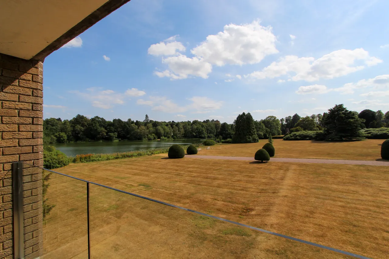 Lakeside, Little Aston, Sutton Coldfield, Sutton Coldfield, B74 3BJ, photo 5
