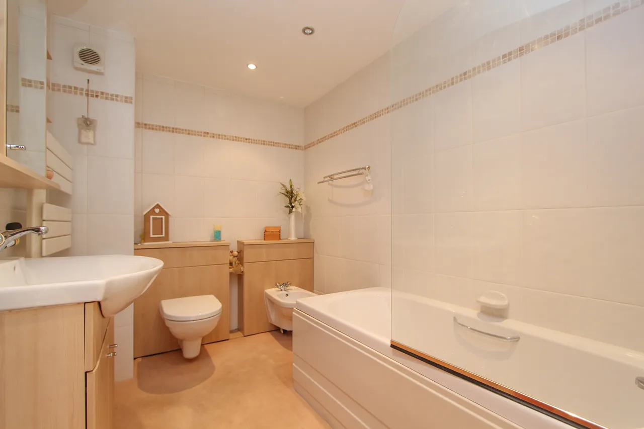 Lakeside, Little Aston, Sutton Coldfield, Sutton Coldfield, B74 3BJ, photo 13