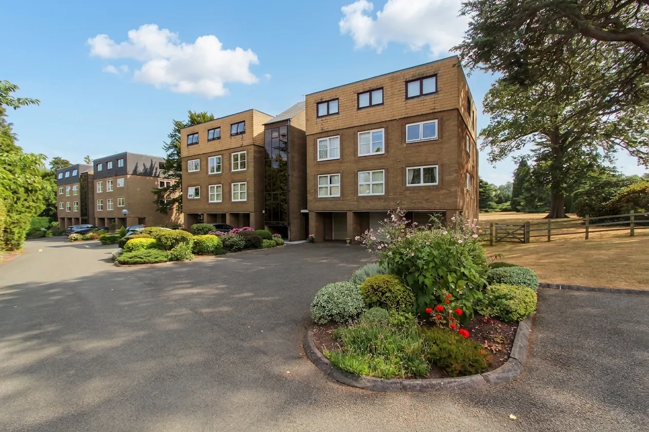 2 bed flat for sale — Lakeside, Little Aston, Sutton Coldfield, Sutton Coldfield, B74 3BJ