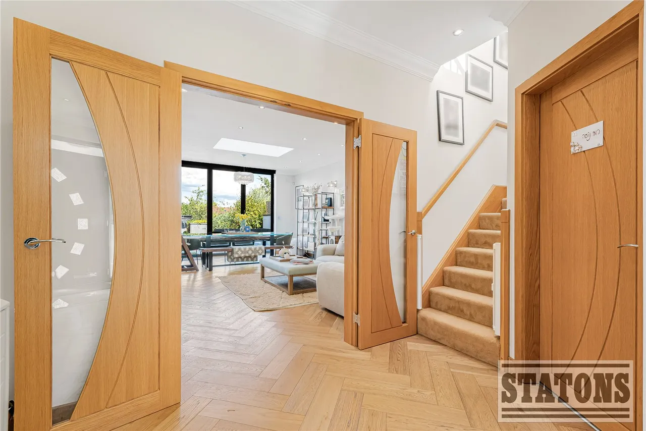 Weirdale Avenue, London, N20 0AN, photo 2