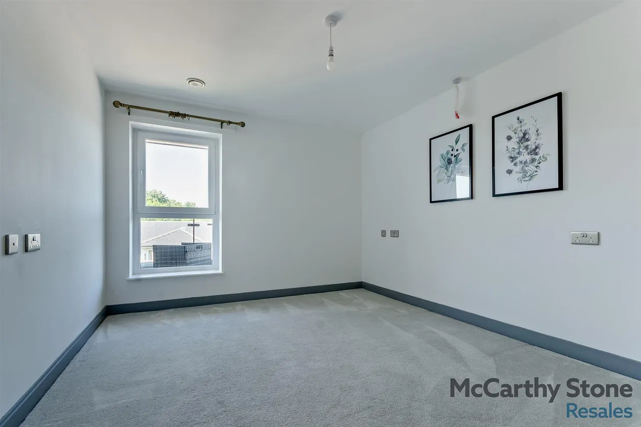 Station Parade, Virginia Water, GU25, photo 5