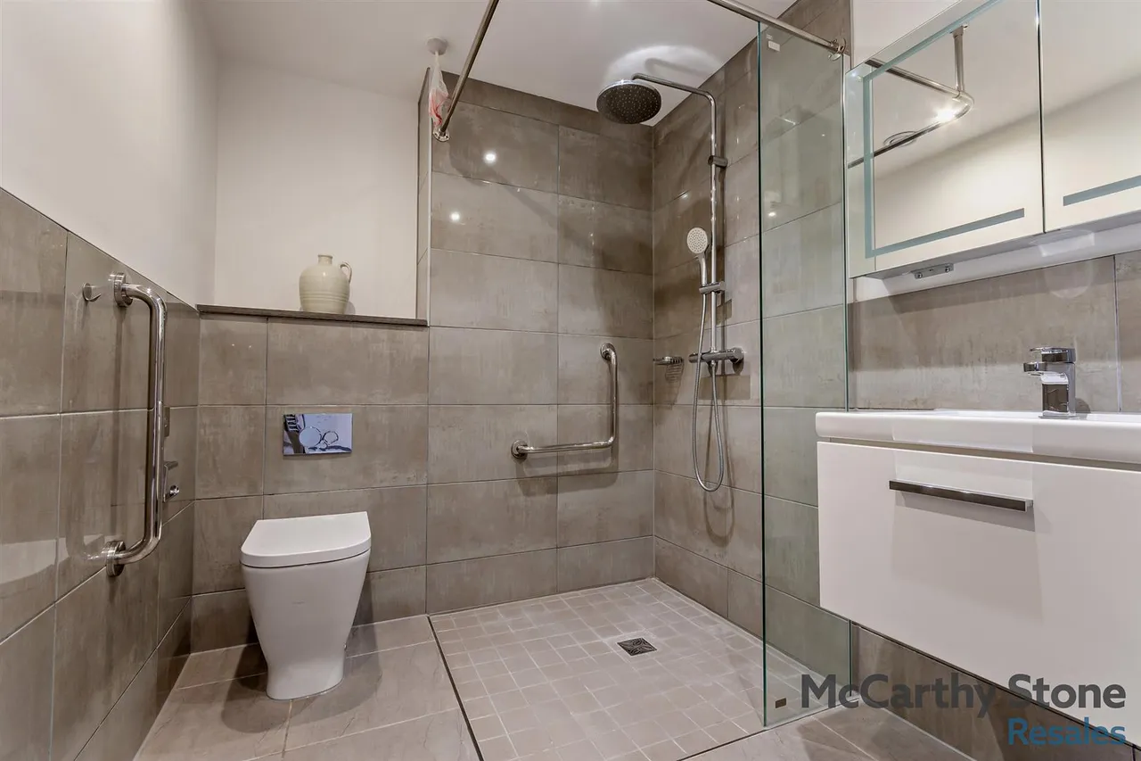 Station Parade, Virginia Water, GU25, photo 8