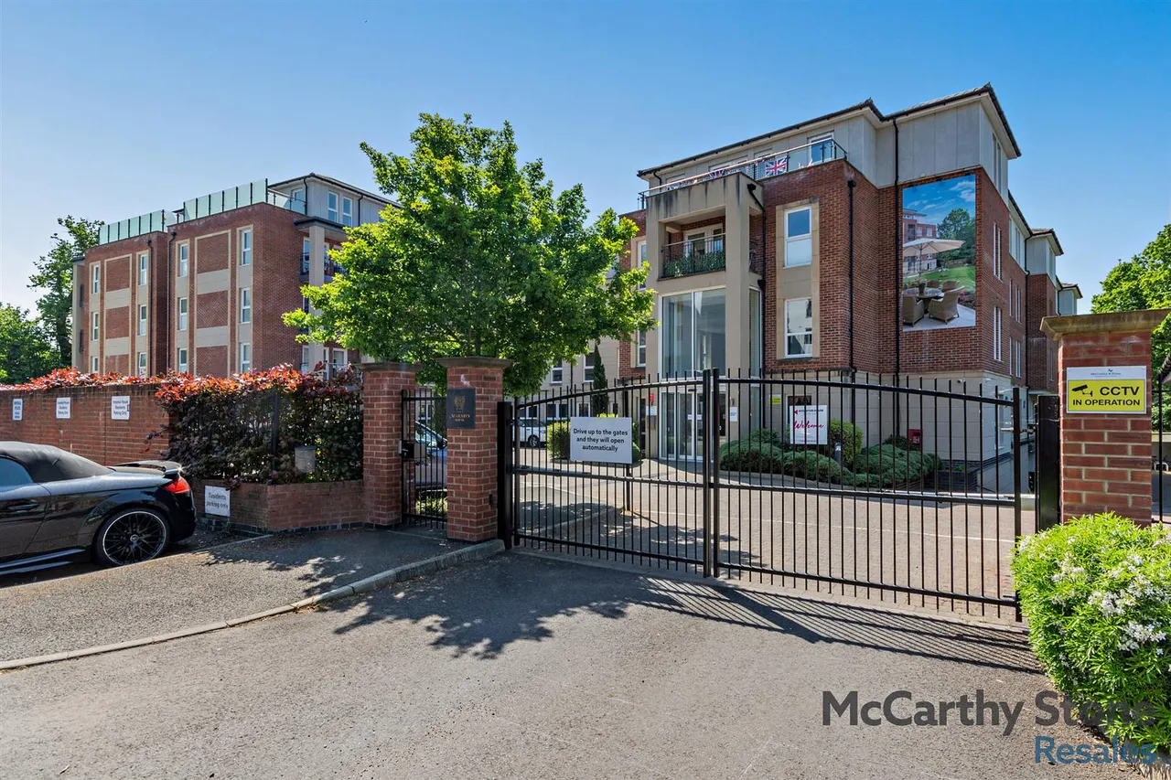 Station Parade, Virginia Water, GU25, photo 10