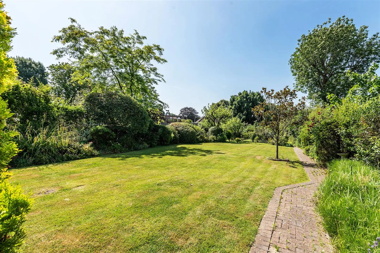 Northfields, Ashtead, KT21, photo 18