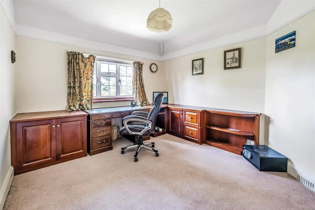 Northfields, Ashtead, KT21, photo 13