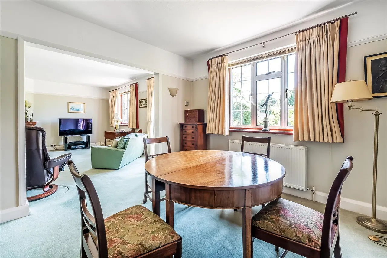 3 bed house for sale, Northfields, Ashtead, KT21