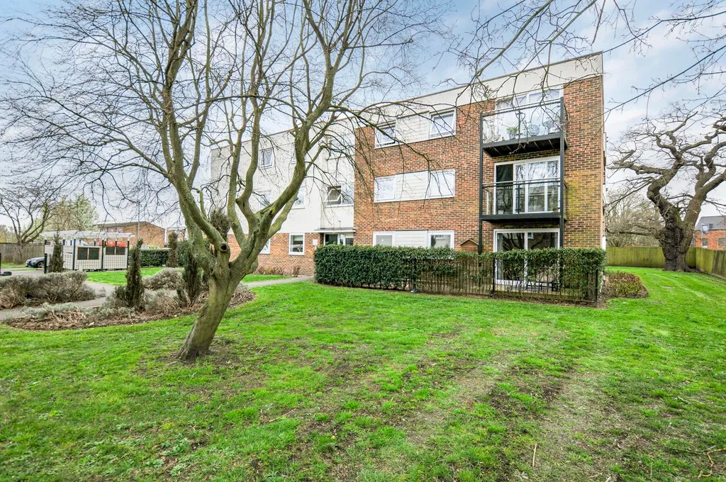 Wallace Close, Uxbridge, photo 18