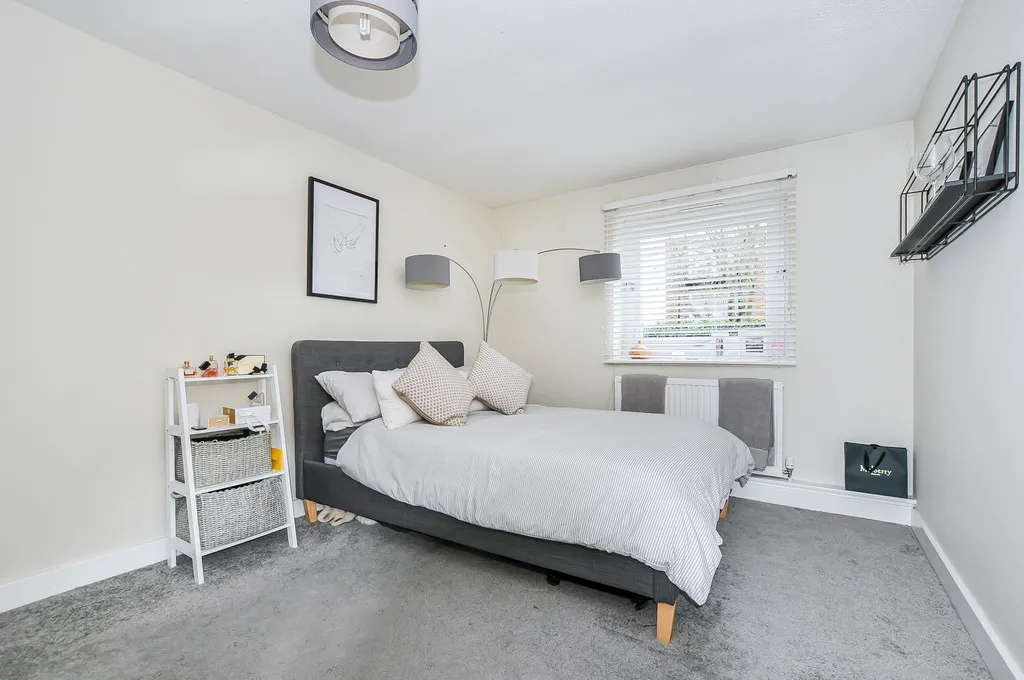 Wallace Close, Uxbridge, photo 9