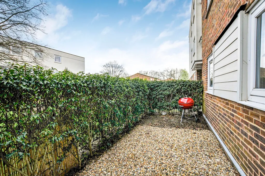 Wallace Close, Uxbridge, photo 33