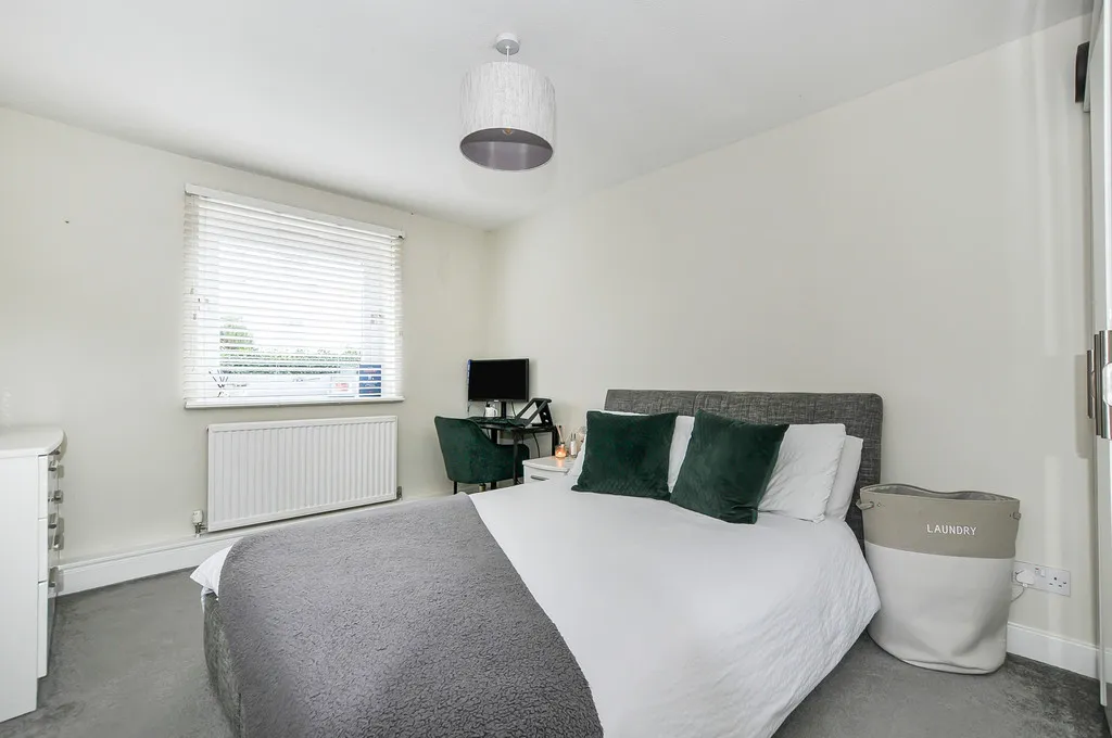 Wallace Close, Uxbridge, photo 8