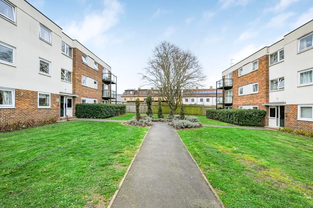 Wallace Close, Uxbridge, photo 35