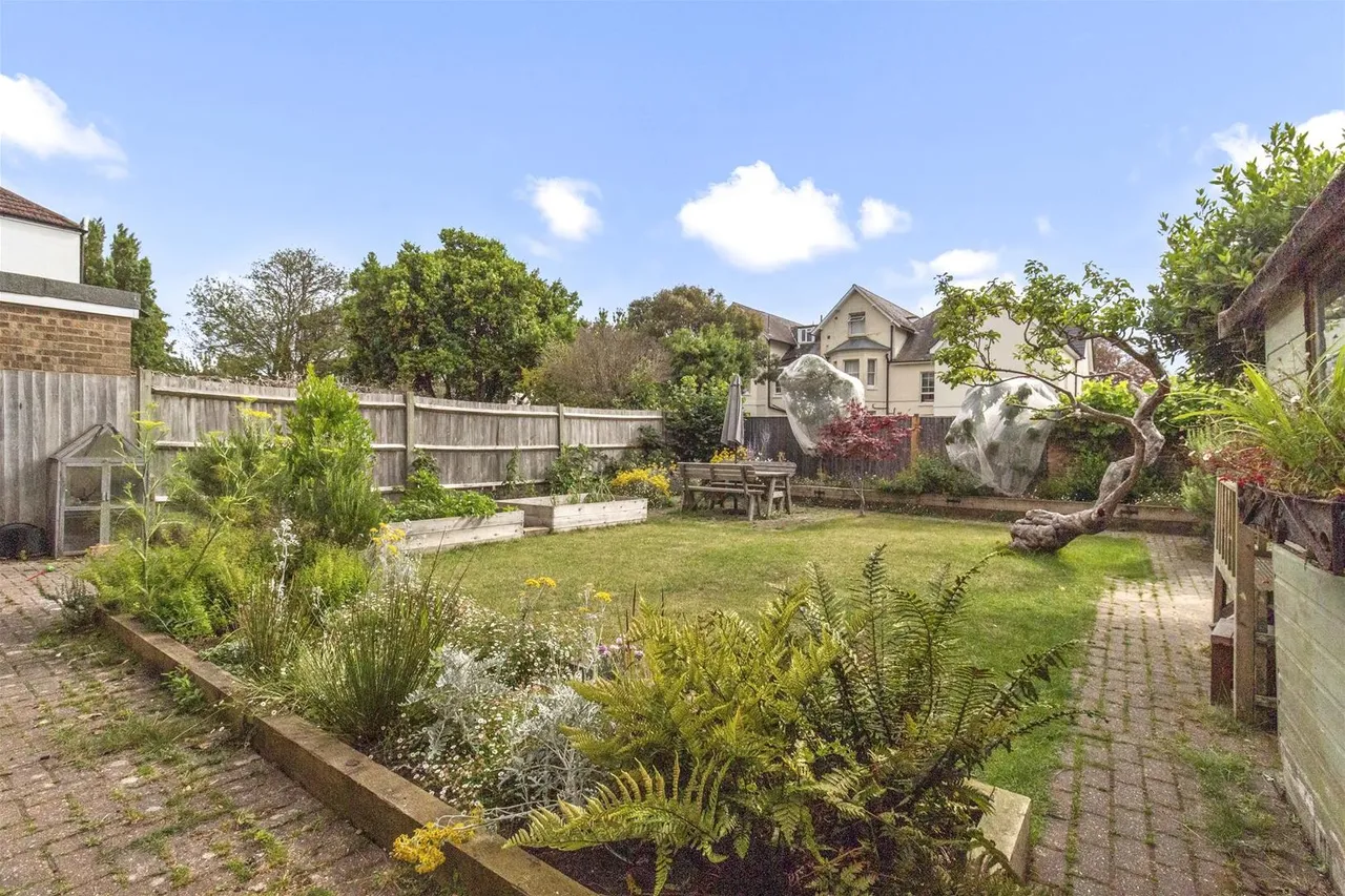 Madeira Avenue, Worthing, photo 2