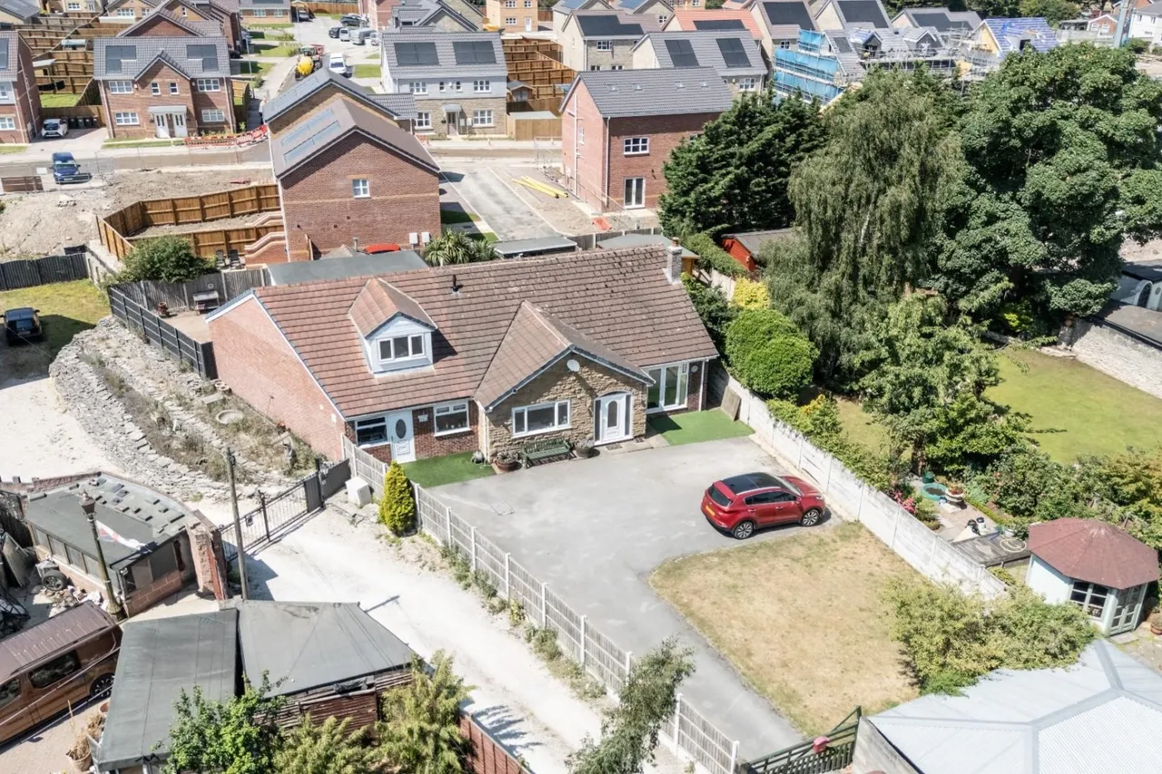 5 bed house for sale — Womersley Road, Knottingley