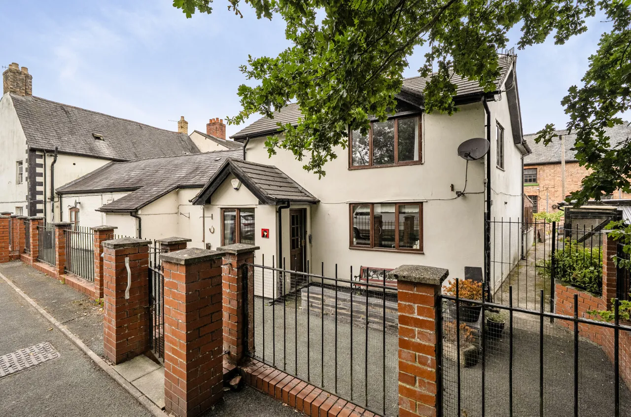 3 bed house for sale, Ffordd Y Cain, Llanfyllin