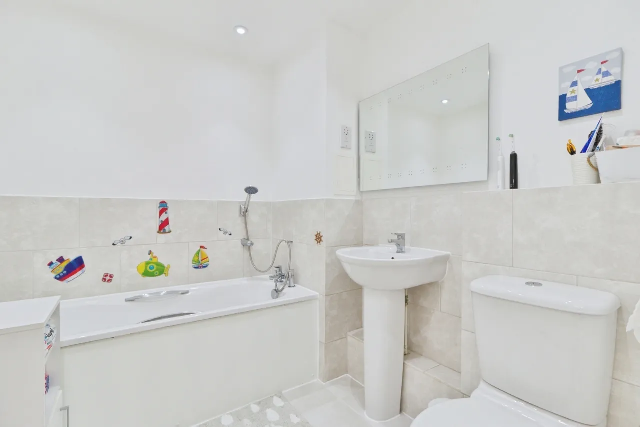 Alcock Crescent, Crayford, DA1, photo 17