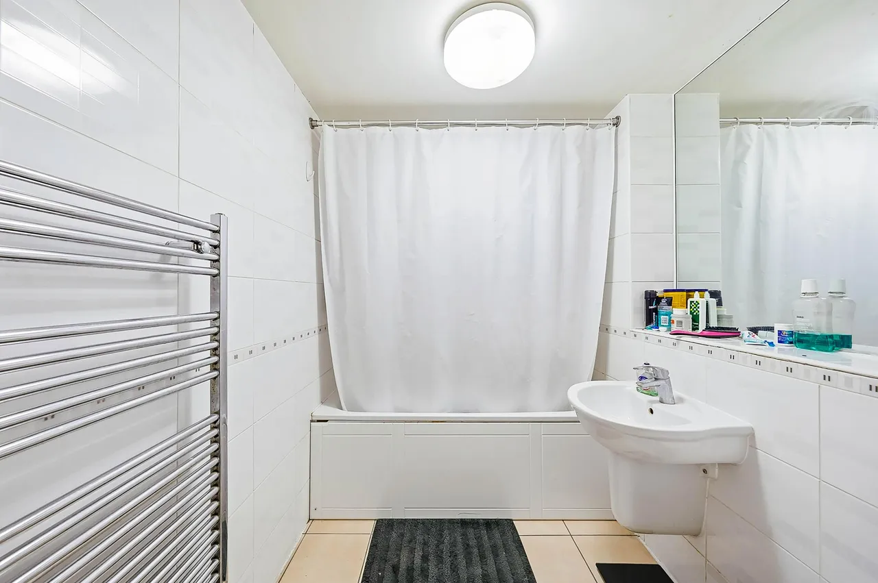 High Street, London, E15, photo 14