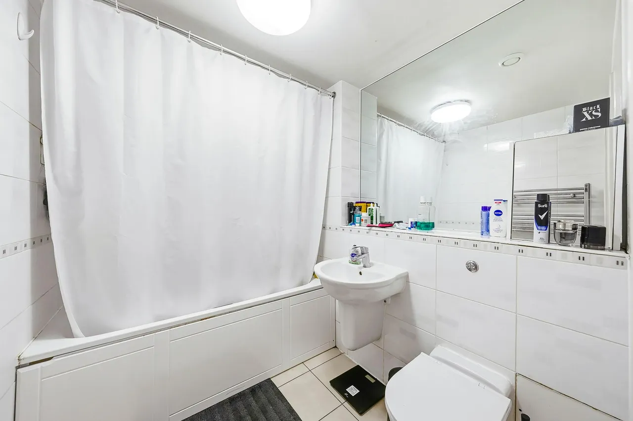 High Street, London, E15, photo 15