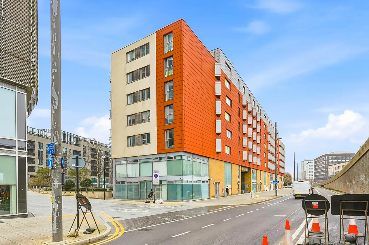 High Street, London, E15, photo 18