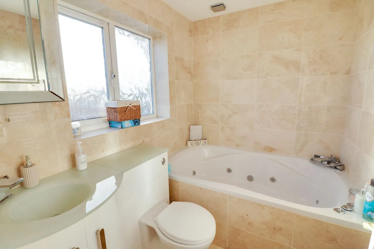 Hall Farm Park, Micklefield, LS25, photo 21