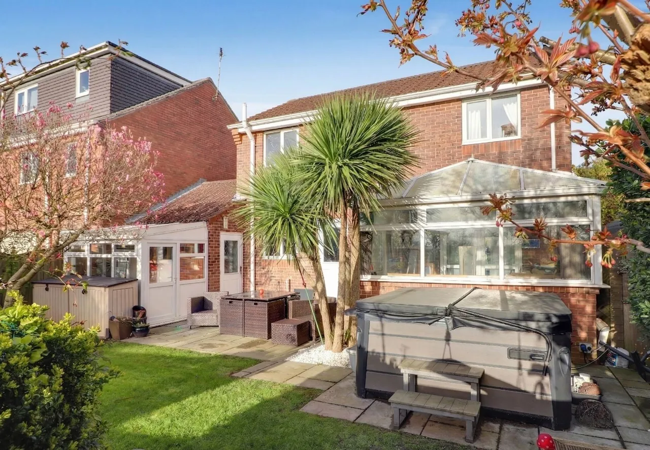 Hall Farm Park, Micklefield, LS25, photo 26