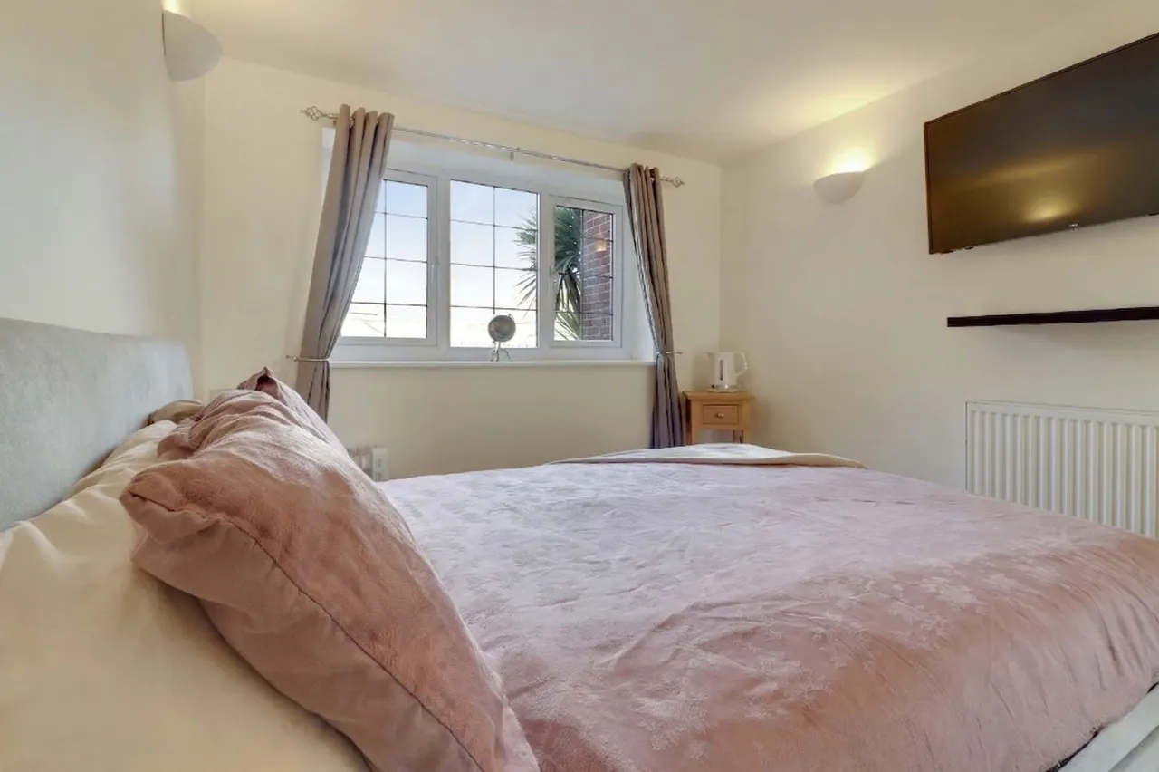 Hall Farm Park, Micklefield, LS25, photo 24