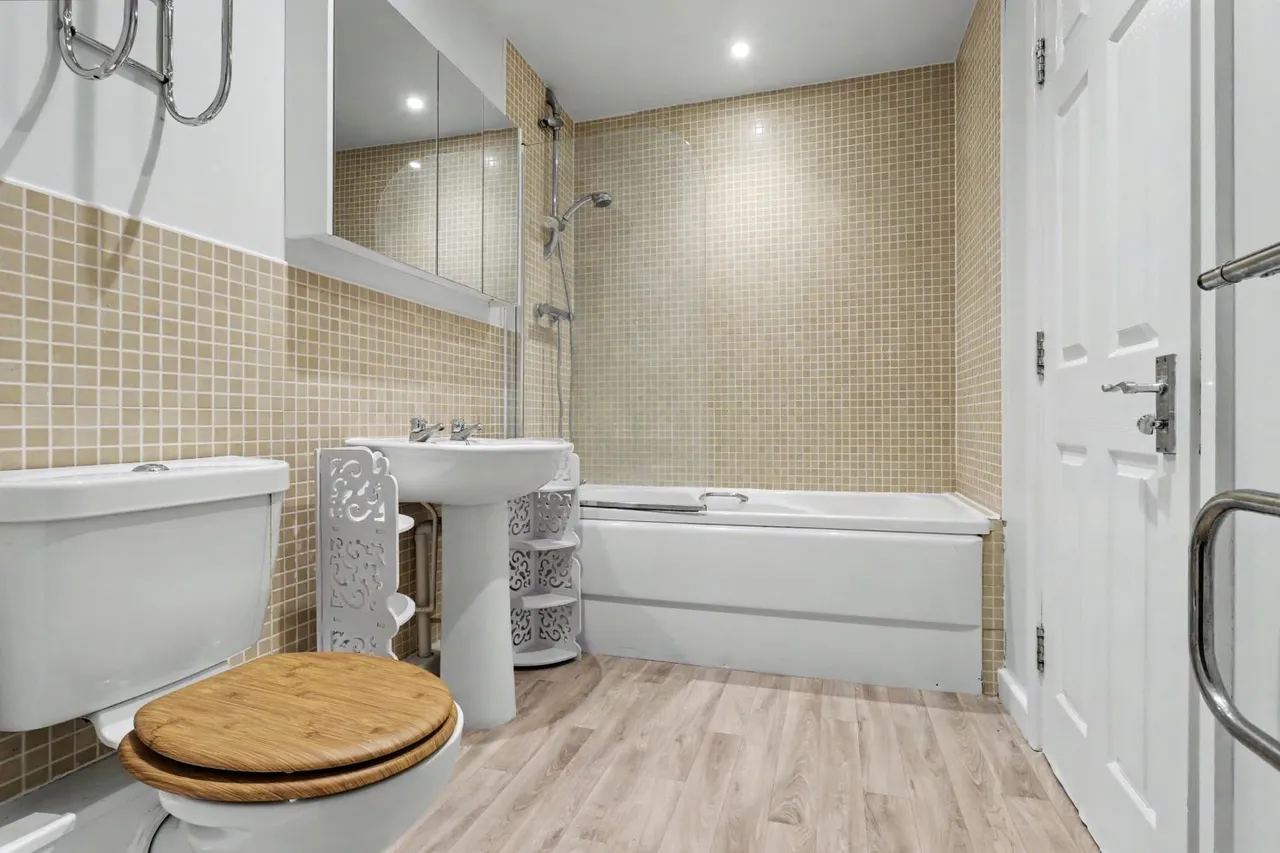 Castle Mews, Pontefract, WF8, photo 11