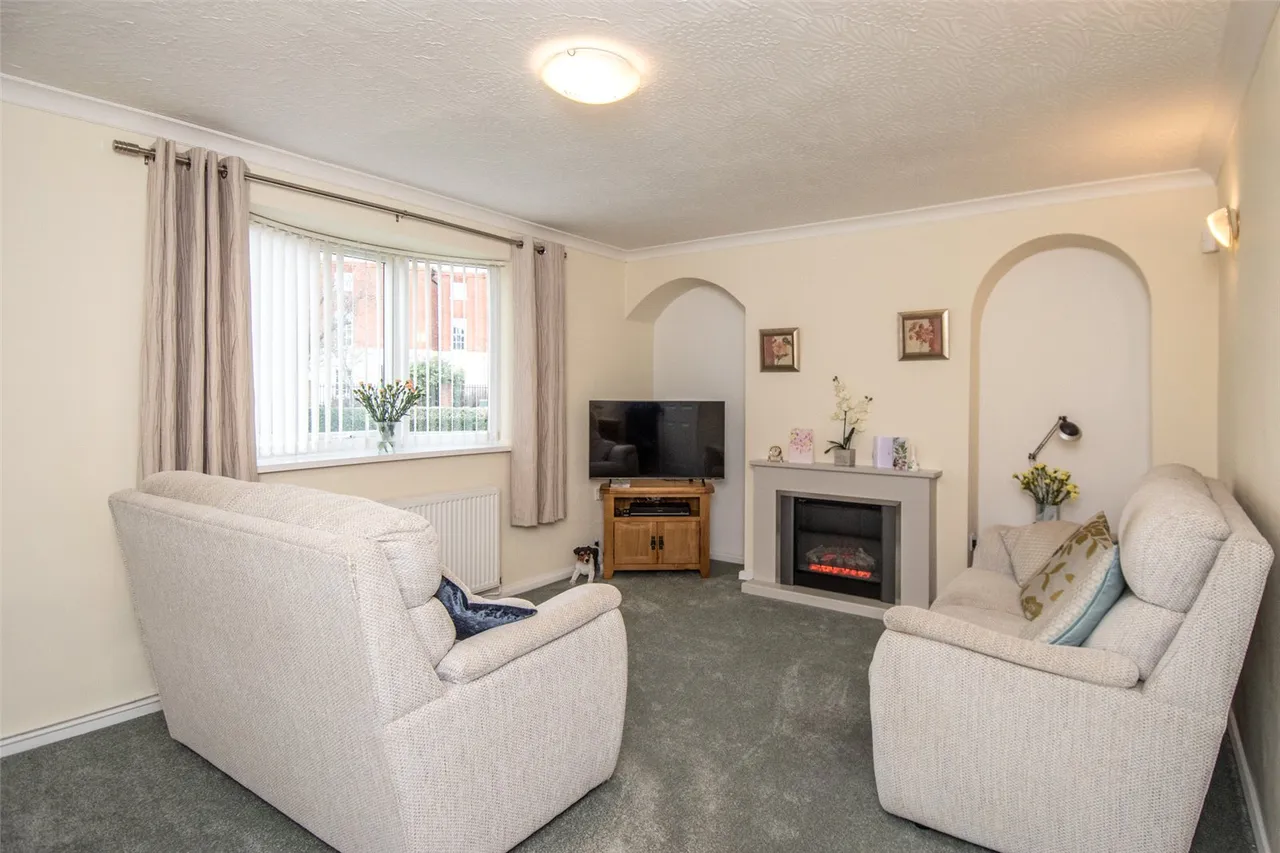 Burcot Avenue, Bromsgrove, Worcestershire, B60 1AG, photo 3