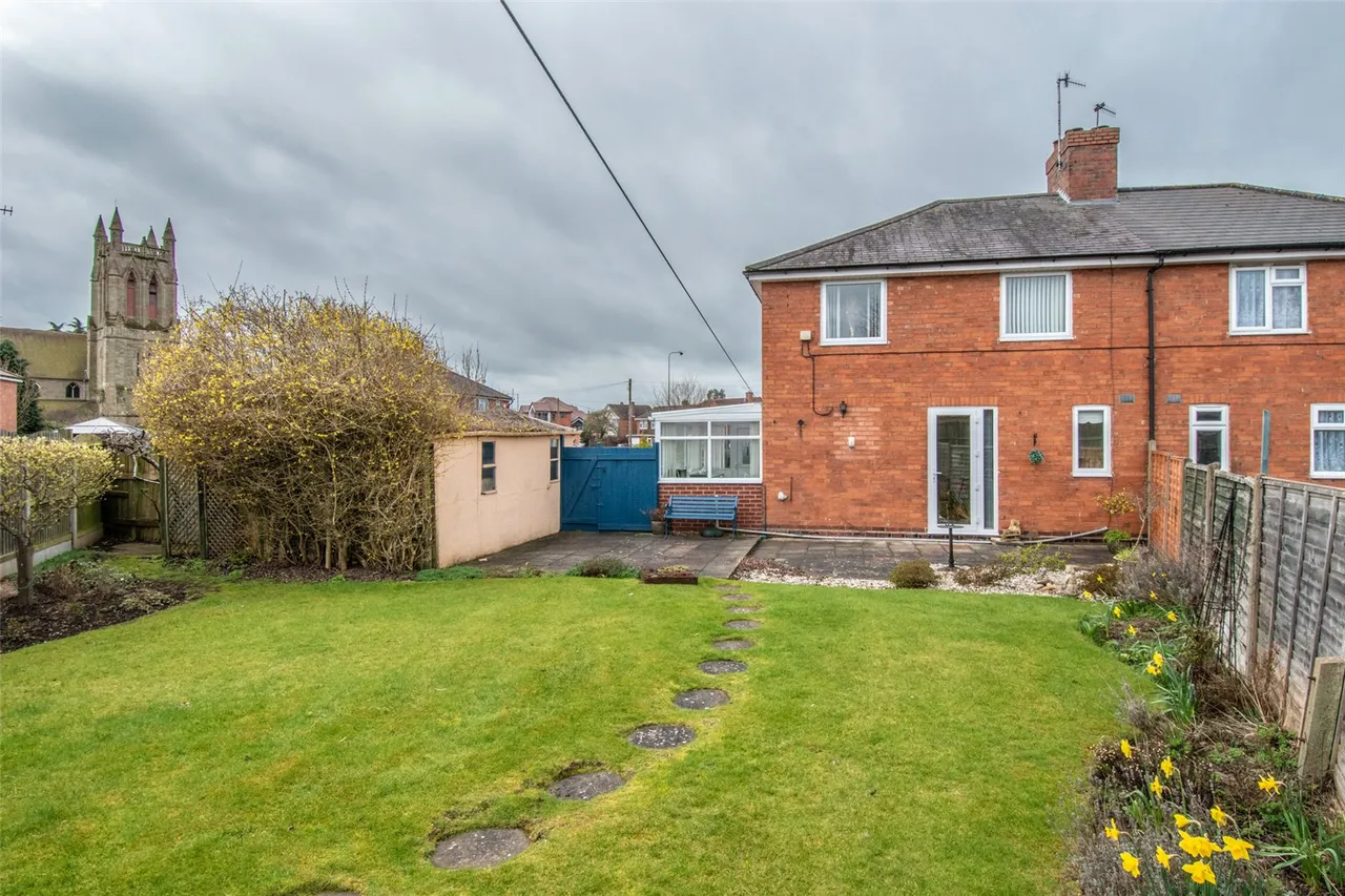 Burcot Avenue, Bromsgrove, Worcestershire, B60 1AG, photo 2