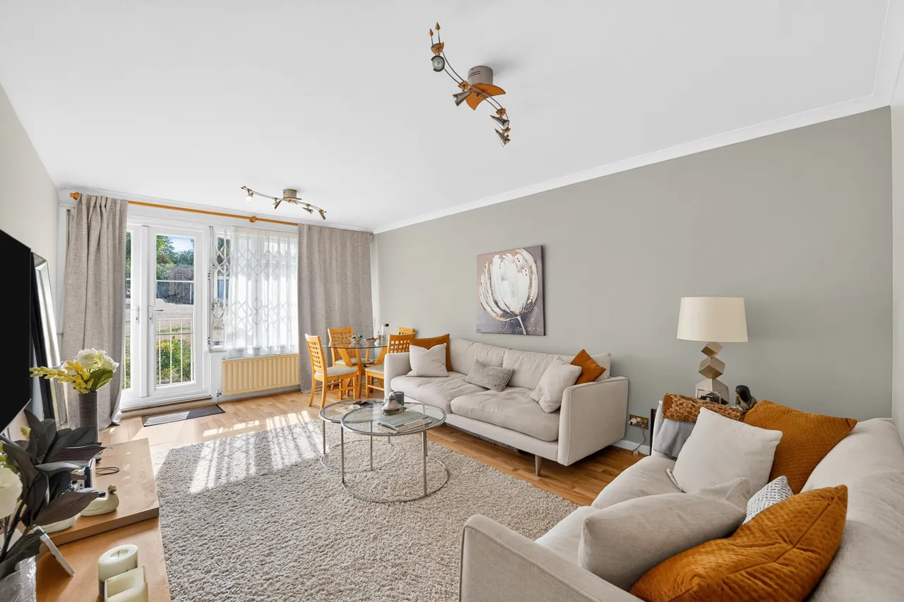 2 bed flat for sale, St. John's Avenue, London, SW15