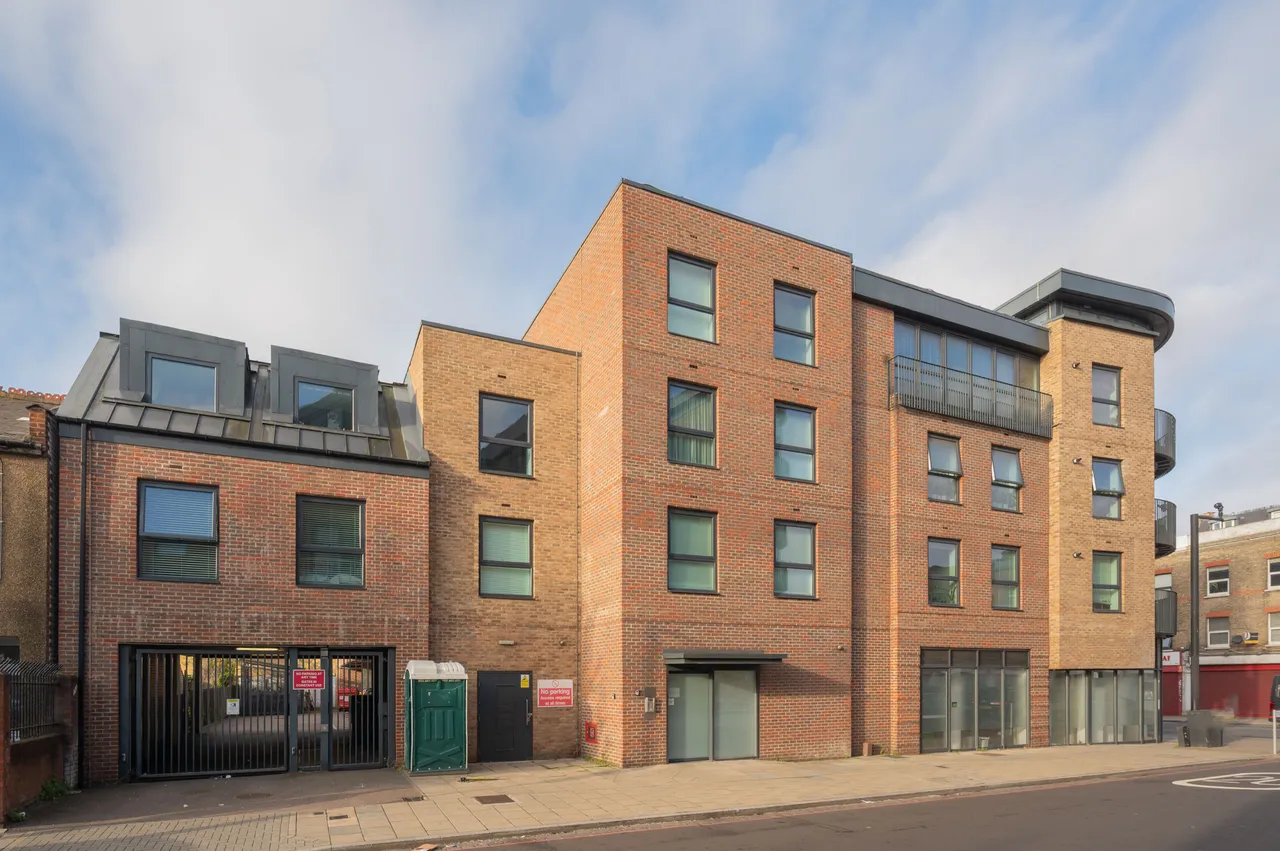 1 bed flat for sale — 45% Share of Apartment 11, 2 Trevelyan Road, London
