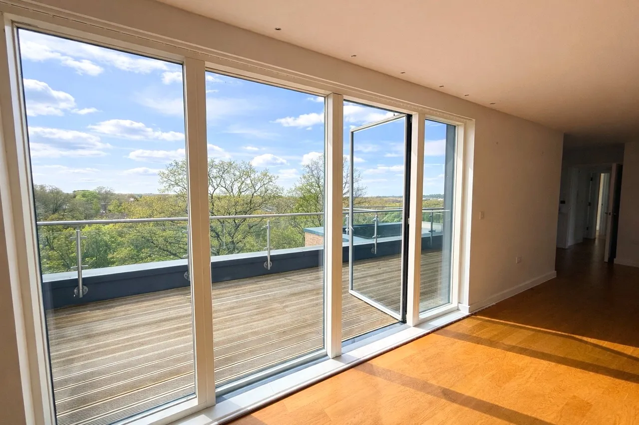 3 bed flat for sale — Old Bracknell Lane West, Bracknell, Berkshire, RG12 7LZ