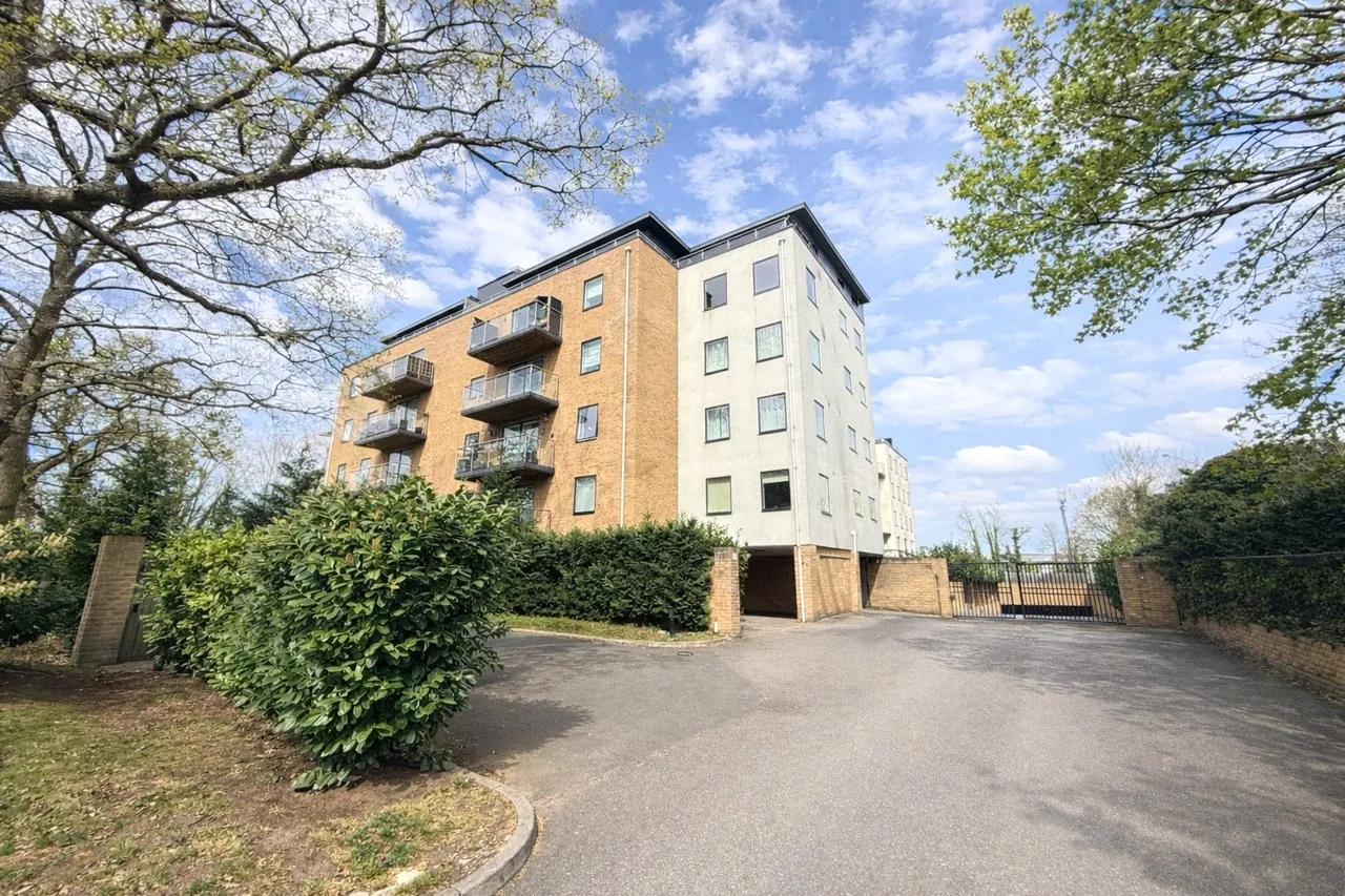 Old Bracknell Lane West, Bracknell, Berkshire, RG12 7LZ, photo 11