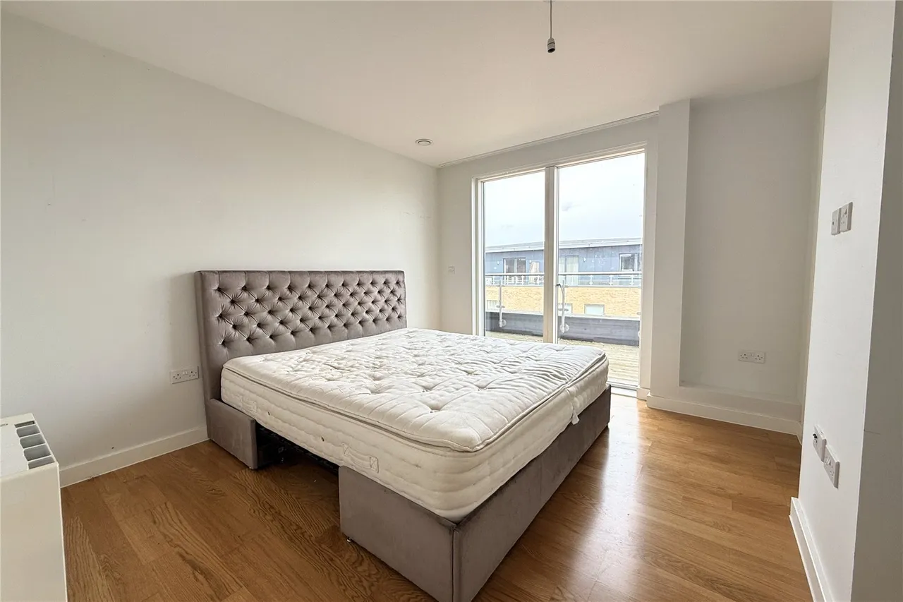 Old Bracknell Lane West, Bracknell, Berkshire, RG12 7LZ, photo 5