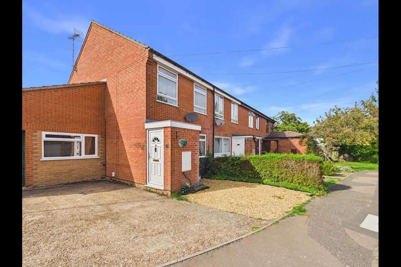 3 bed house for sale, Mortlock Gardens, Abington, CB21