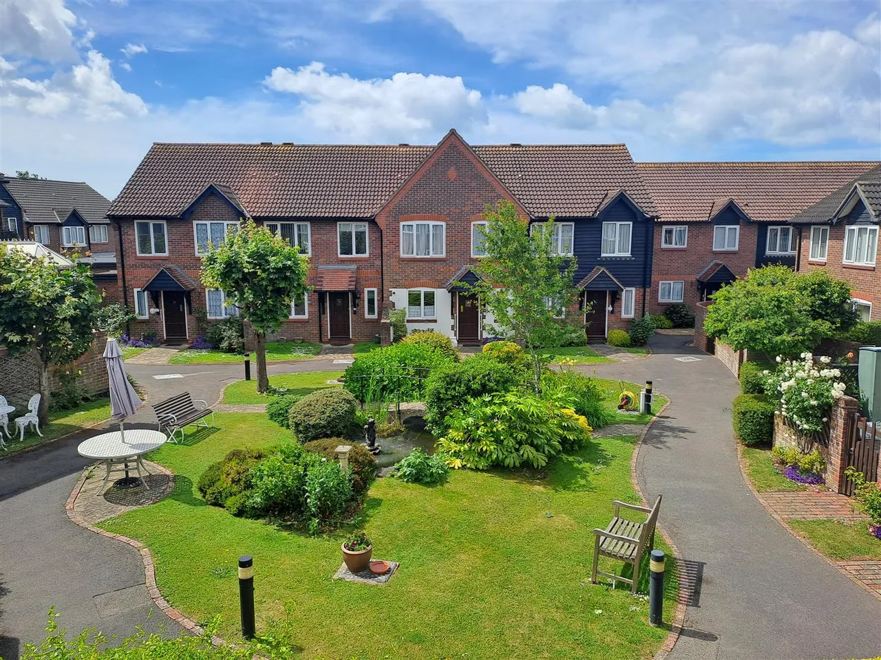 The Leas, Rustington, photo 4