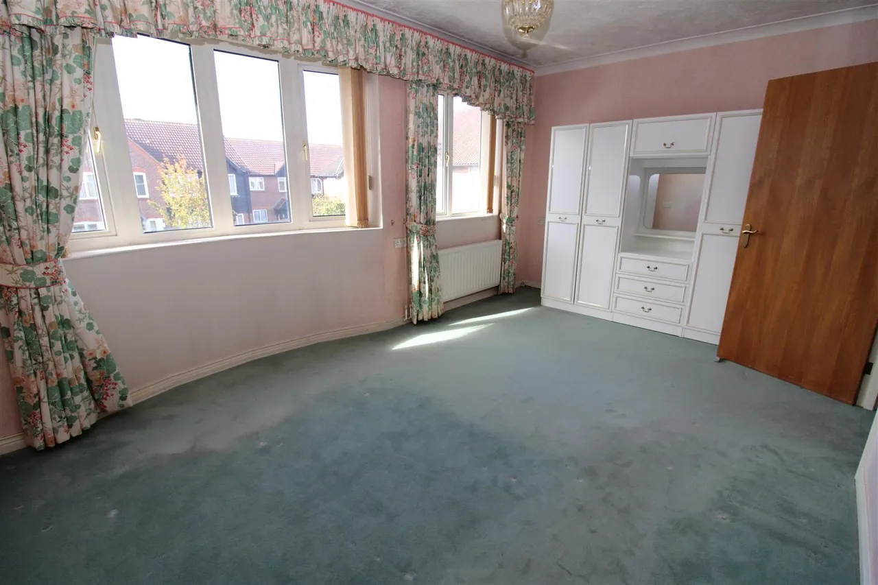 The Leas, Rustington, photo 9