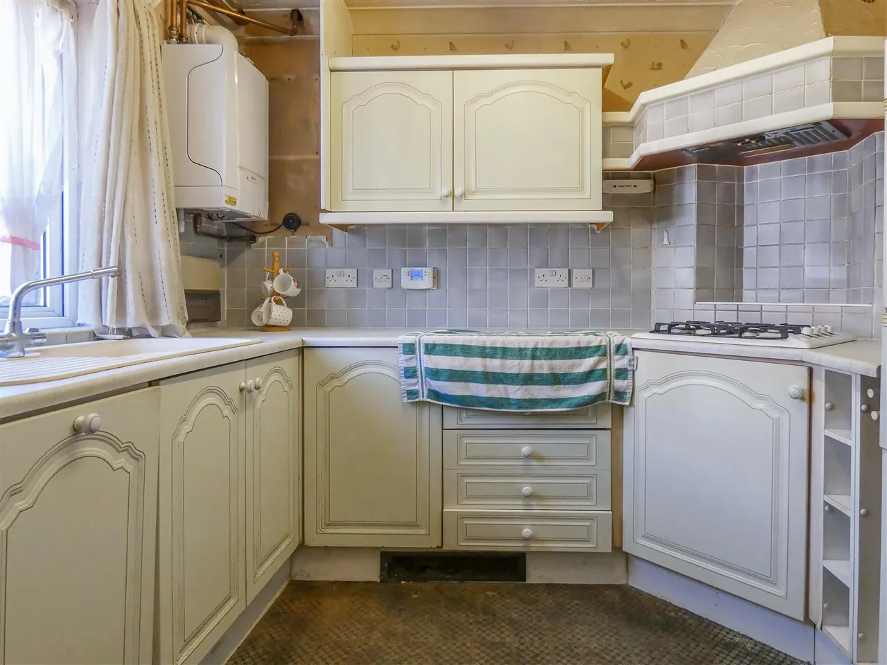 The Leas, Rustington, photo 6