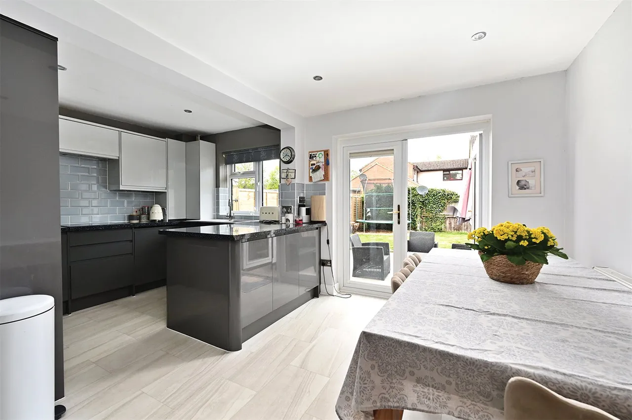 Avondale, Ash Vale, Guildford, Surrey, GU12 5NF, photo 2